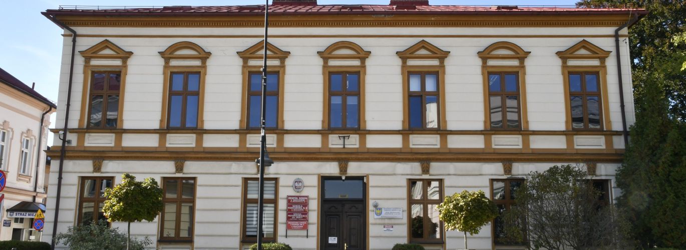 główny budynek ZSS w Skoczowie ulica Mickiewicza 12